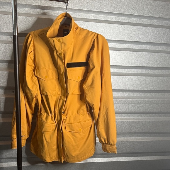 Nike Women's Sportswear Tech Buck Tan/Black Pack Jacket (DA2326-204), Size L - Picture 2 of 6